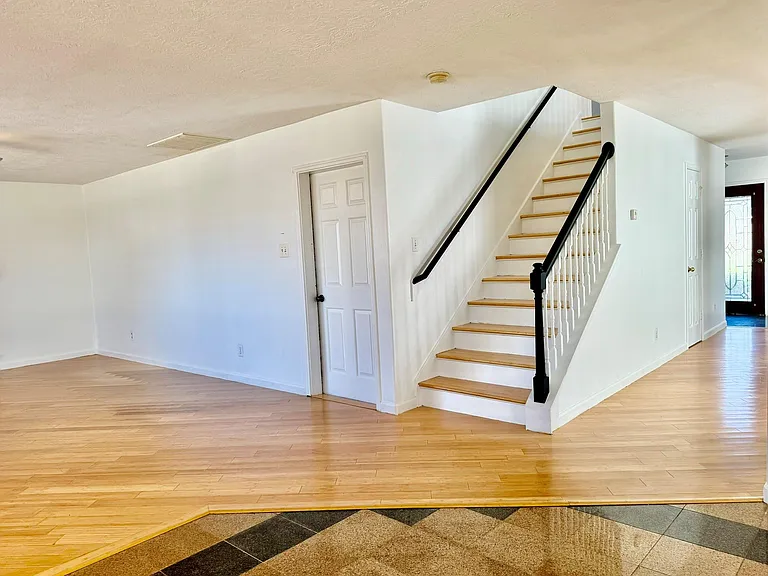 7110 Favian Ct — Photo 11