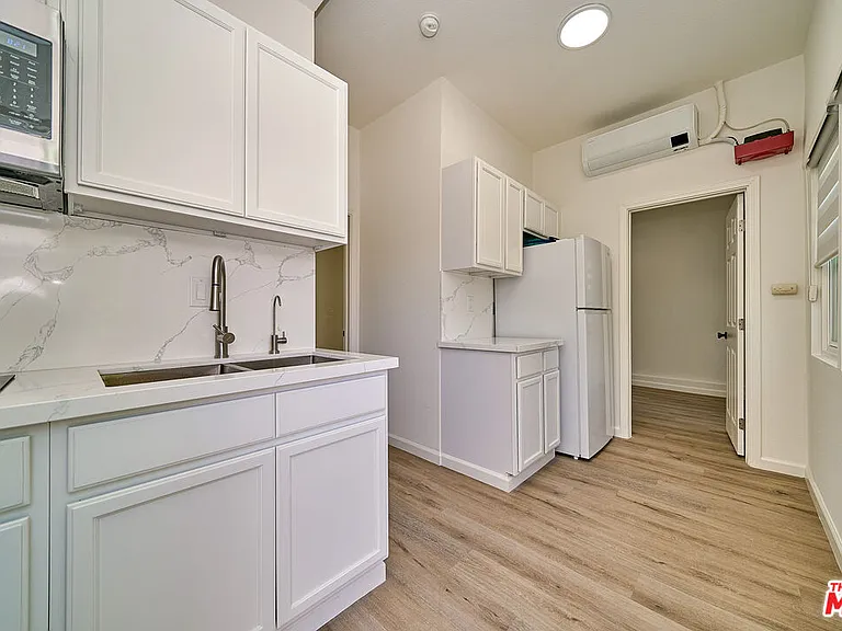 347 S Highland Ave — Photo 34