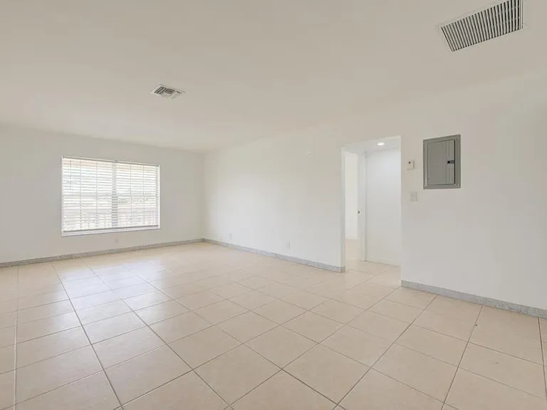 1017 NW 30th Ct #5 — Photo 8
