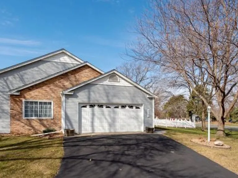 5759 Donegal Dr — Photo 4
