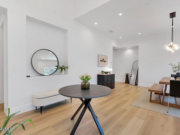 4th image of 361 Toyon Ct