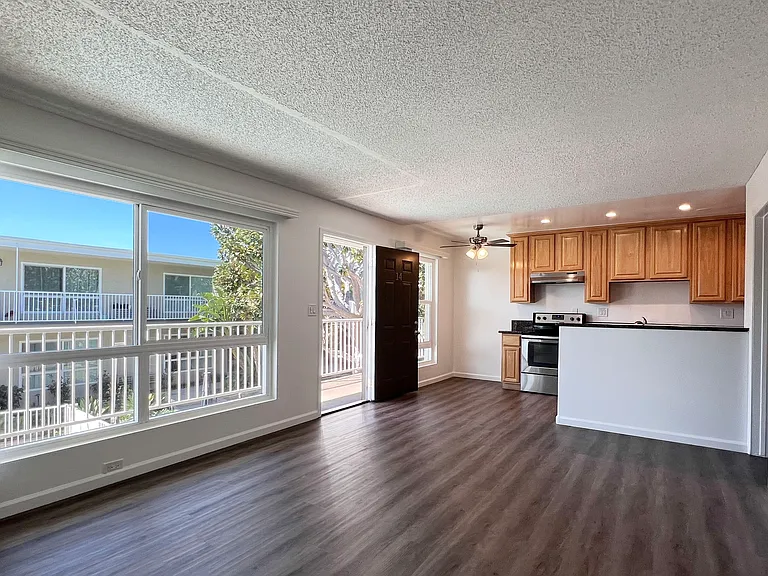 Orange Plaza Villa Apartments — Photo 9