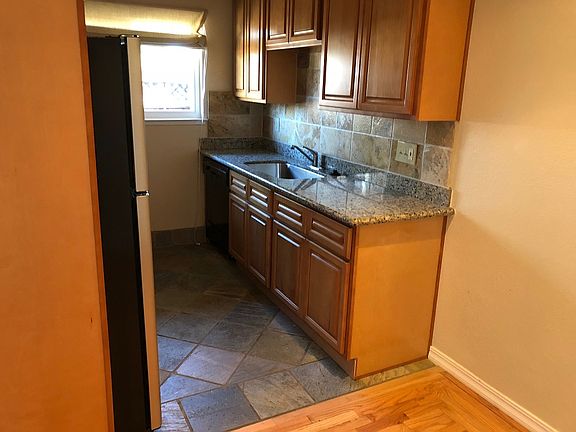 5th image of 927 Mangrove Ave APT 3