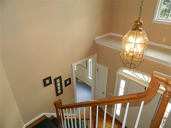 5th image of 34 Park View Dr