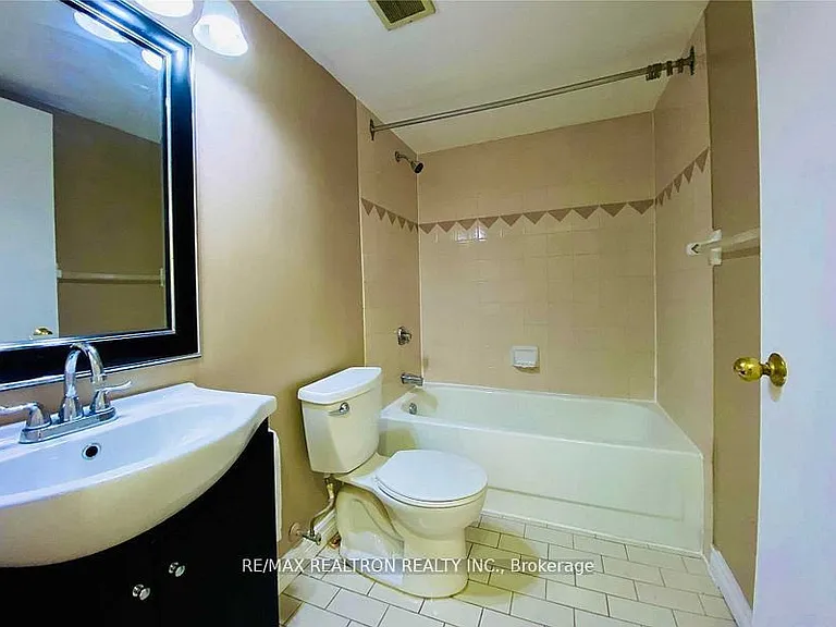 3050 Ellesmere Rd #911 — Photo 10