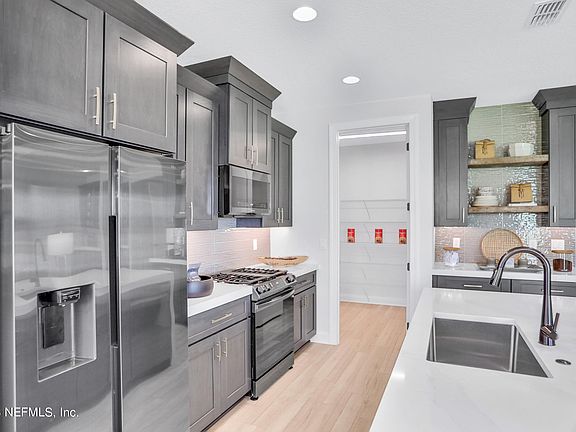 4th image of 43 OAK HEIGHTS Court