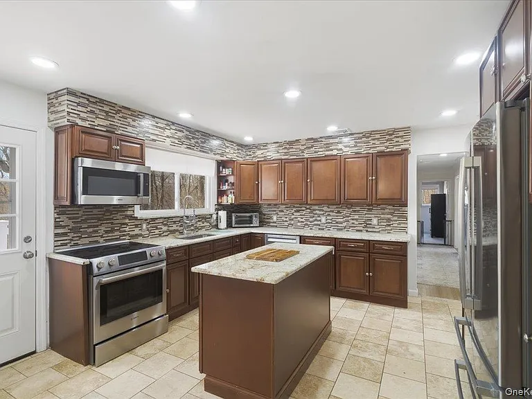 263 Oyster Bay Rd — Photo 12