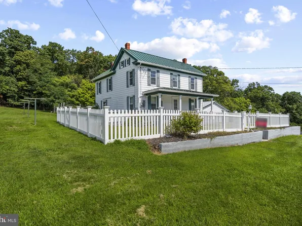 1195 Loop Rd, Gerrardstown, WV 25420