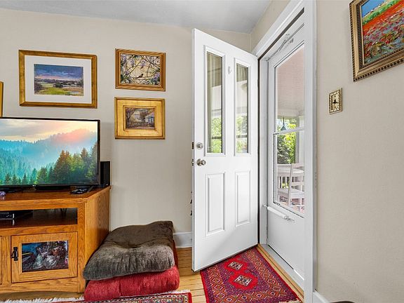 4th image of 49 Ackley Ave