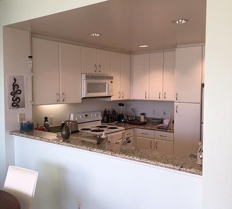 3rd image of 260 King St Unit 713