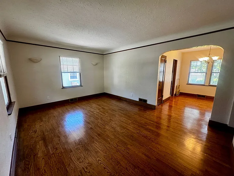 618 N Foote Ave — Photo 8