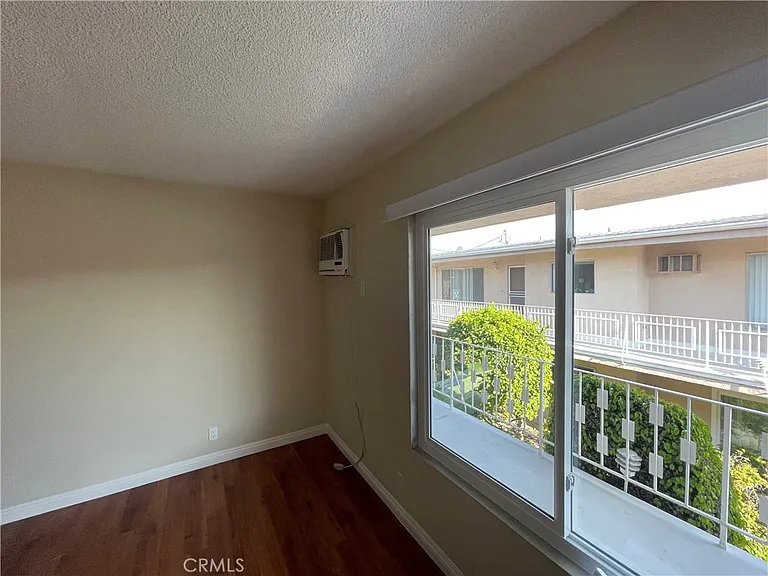 5716 Sultana Ave #6 — Photo 2