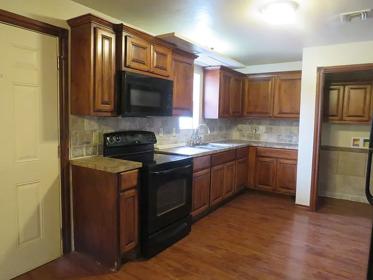 1604 NW Lindy Ave — Photo 5