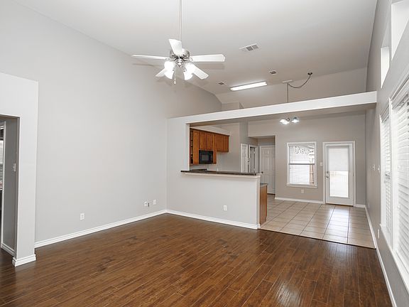 4th image of 9113 Wild Rose Ln