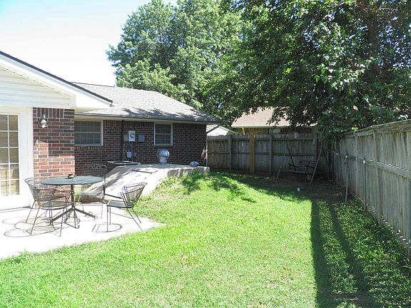2nd image of 4721 SE 42nd St