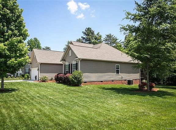 3rd image of 371 Windy Pine Dr