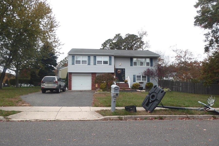 1st image of 572 Duchess Ct