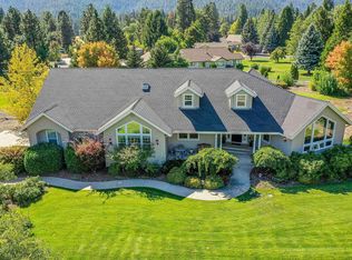 915 Mountain View Ln, Mount Shasta, CA 96067