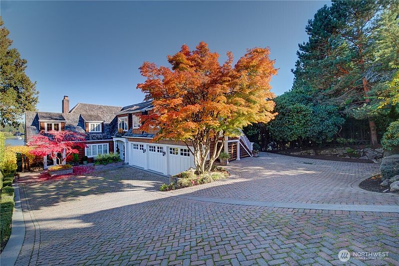 2nd image of 3608 Evergreen Point Road