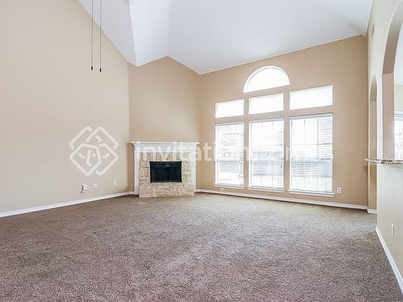2nd image of 6821 Muleshoe Ln