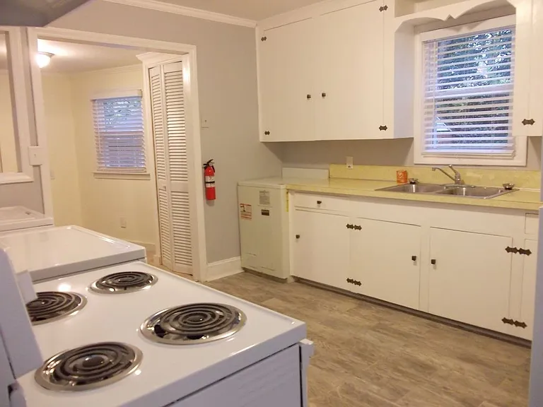 2746 Dogwood Ave — Photo 6