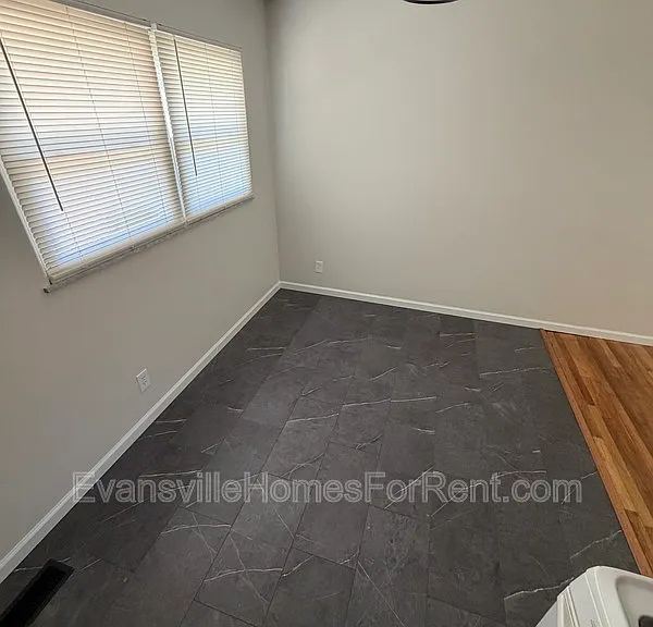 1309 Alvord Ln — Photo 15