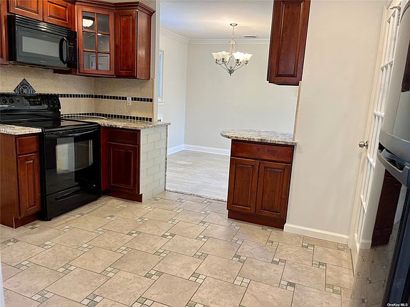 5th image of 660 Carlyle Ave