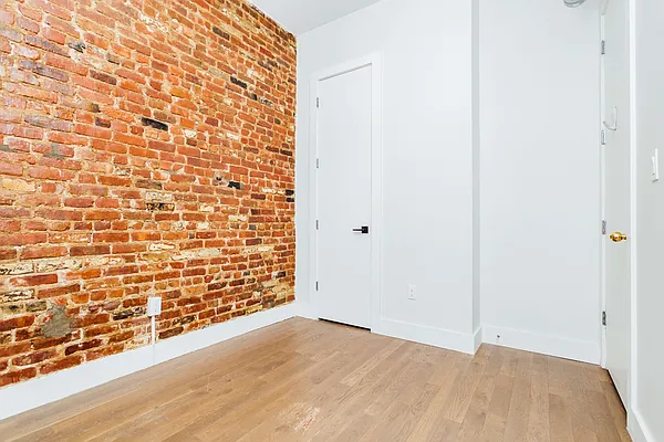 Rented by Nooklyn NYC LLC | media 50