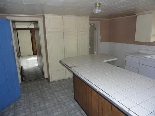 2nd image of 415 N Beach St