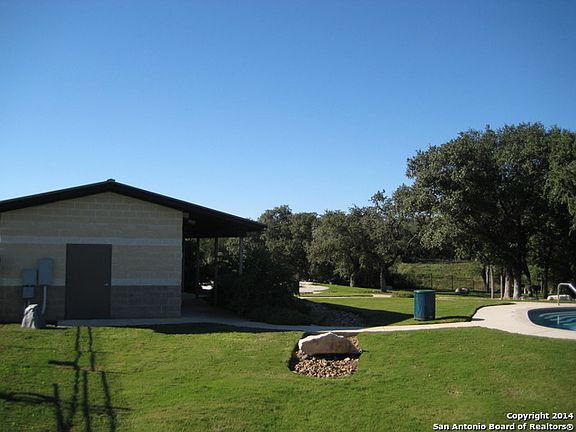 3rd image of 840 Oak Bluff Trl