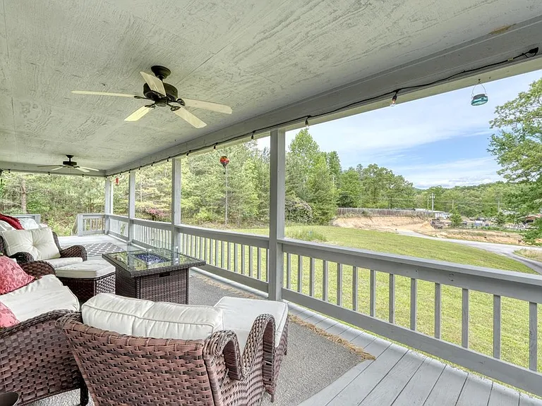 1085 Jones Creek Rd — Photo 40