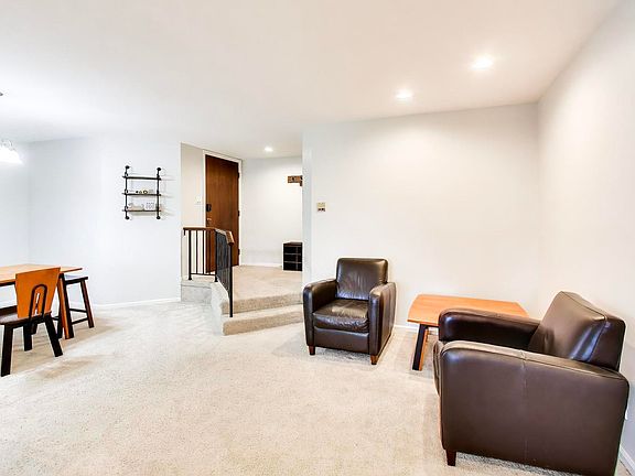 4th image of 1048 Harbour Ct APT 2B