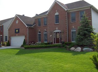 1101 Shetland Dr, South Lyon, MI