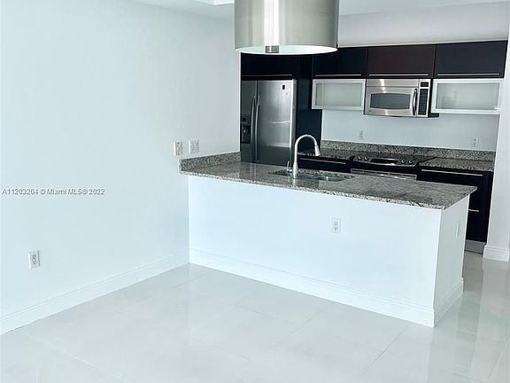 4th image of 950 Brickell Bay Dr APT 3400