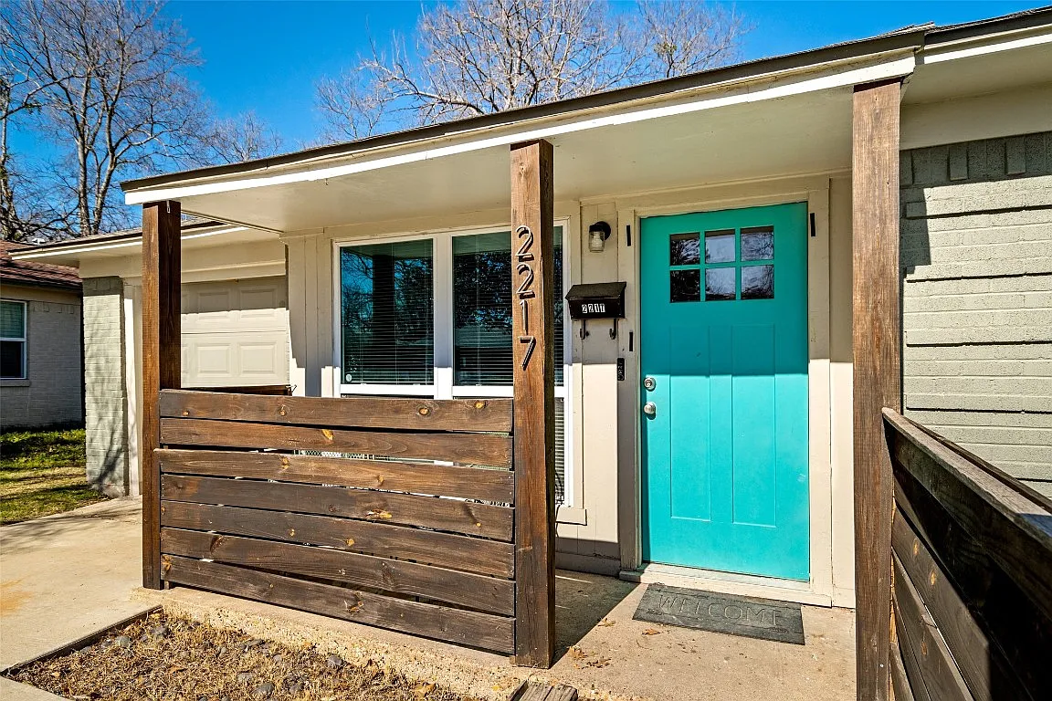 2217 Sybil Dr photo 1