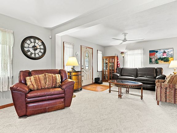 4th image of 2338 Hillview St
