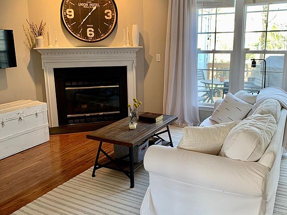 Gas fireplace