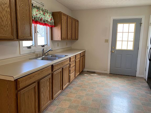 3rd image of 452 N Ballard Ave