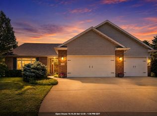 W7057 Forest Glen Ct, Greenville, WI 54942