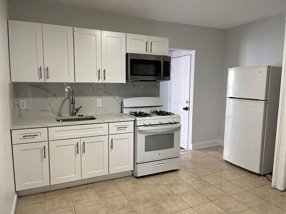 1st image of 118 Pequonnock St #2