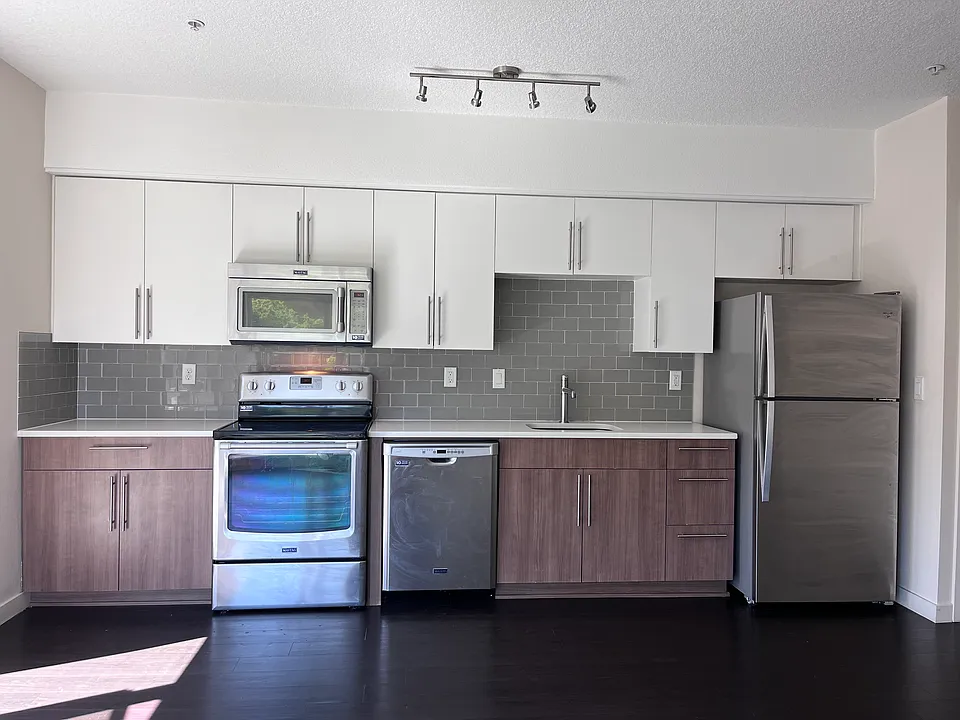 2240 NW Pettygrove St #503