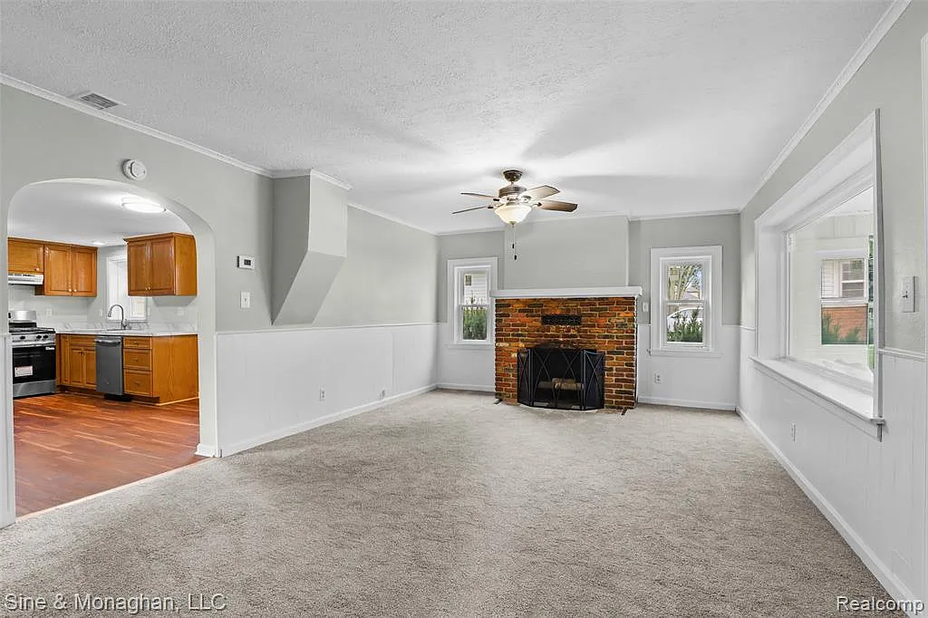 3 bed, 2.0 bath, 2162 sqft, $2,200 — Photo 3