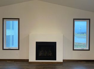 1010 Albert Dr W, West Fargo, ND