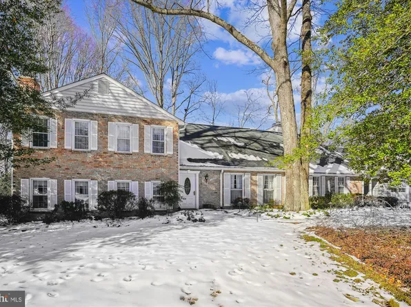 11908 Paradise Ln, Oak Hill, VA 20171