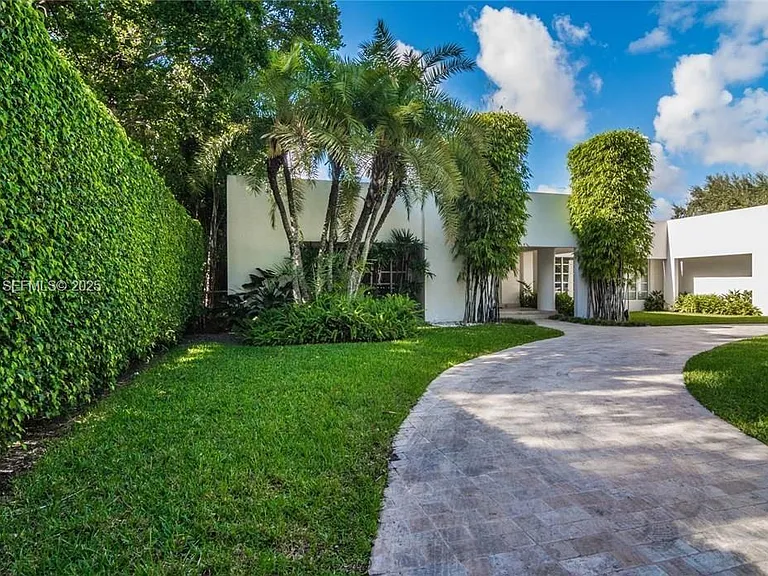 3020 Brickell Ave — Photo 1