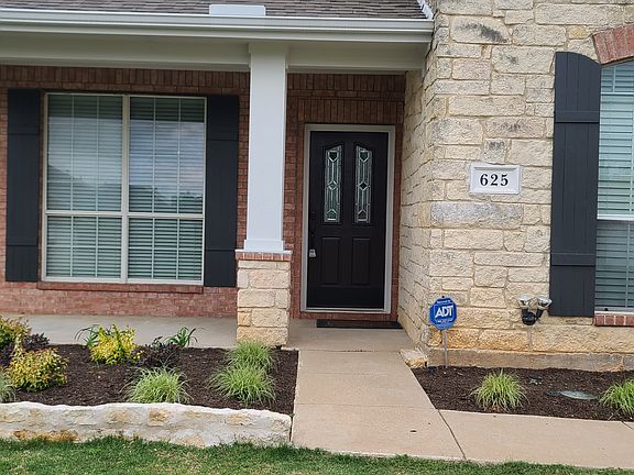 3rd image of 625 Manchester Dr
