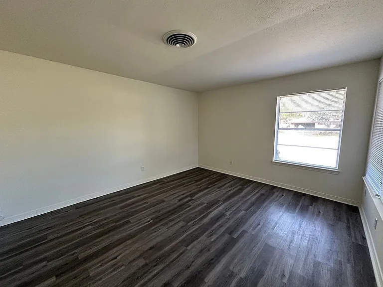 2509 Garden Dr — Photo 4