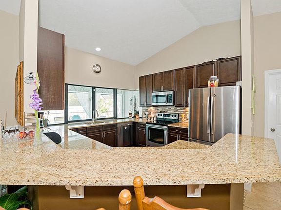 4th image of 1492 SE Odonnell Ln