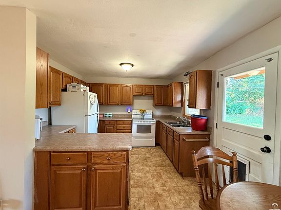 5th image of 1245 NW Sunset Ln