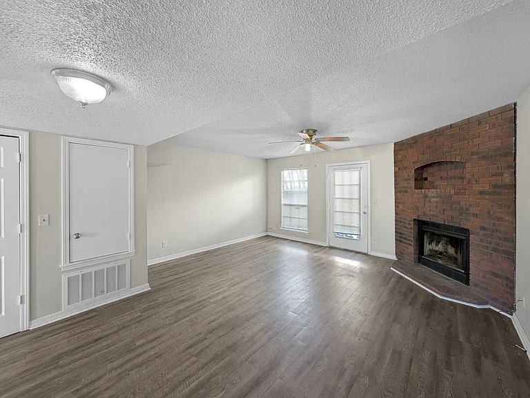 2456 N Brophy Cir — Photo 9